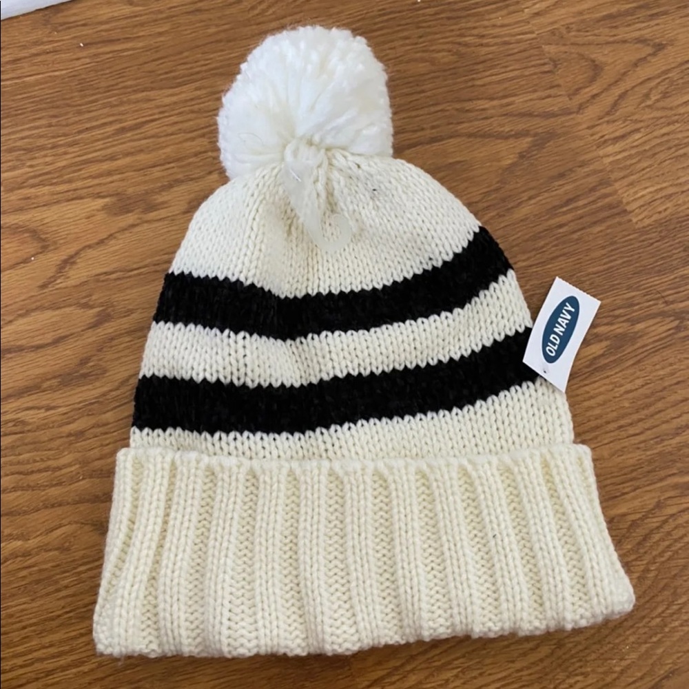 Old navy nwt Pom Pom beanie hat